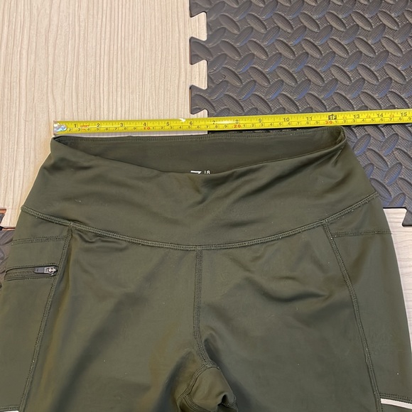 Z by Zella army green capri legging with zipper on right leg. Size Small. - Picture 5 of 8